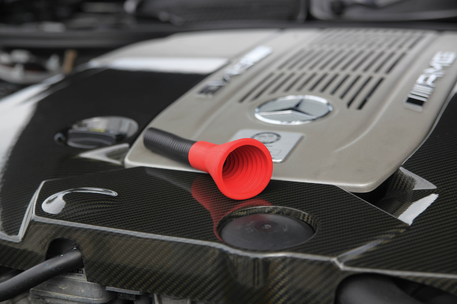 FunL Stretchable Automotive Funnel - Universal Fit, Spill-Proof Design for Fluid Transfers